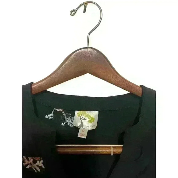 Fig and Flower Black Button up Embroidered Blouse Size Small - Picture 3 of 3